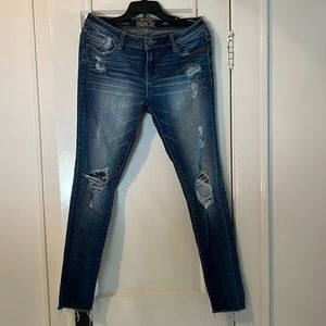 Distressed Buckle Black Skinny jeans 29/32